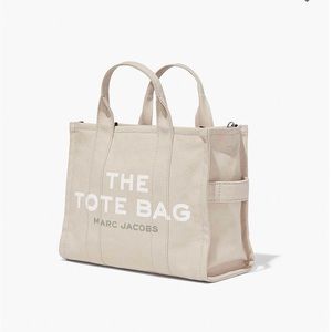 THE MARC JACOBS  MEDIUM TOTE BAG. New with tags 150.00 perfect condition